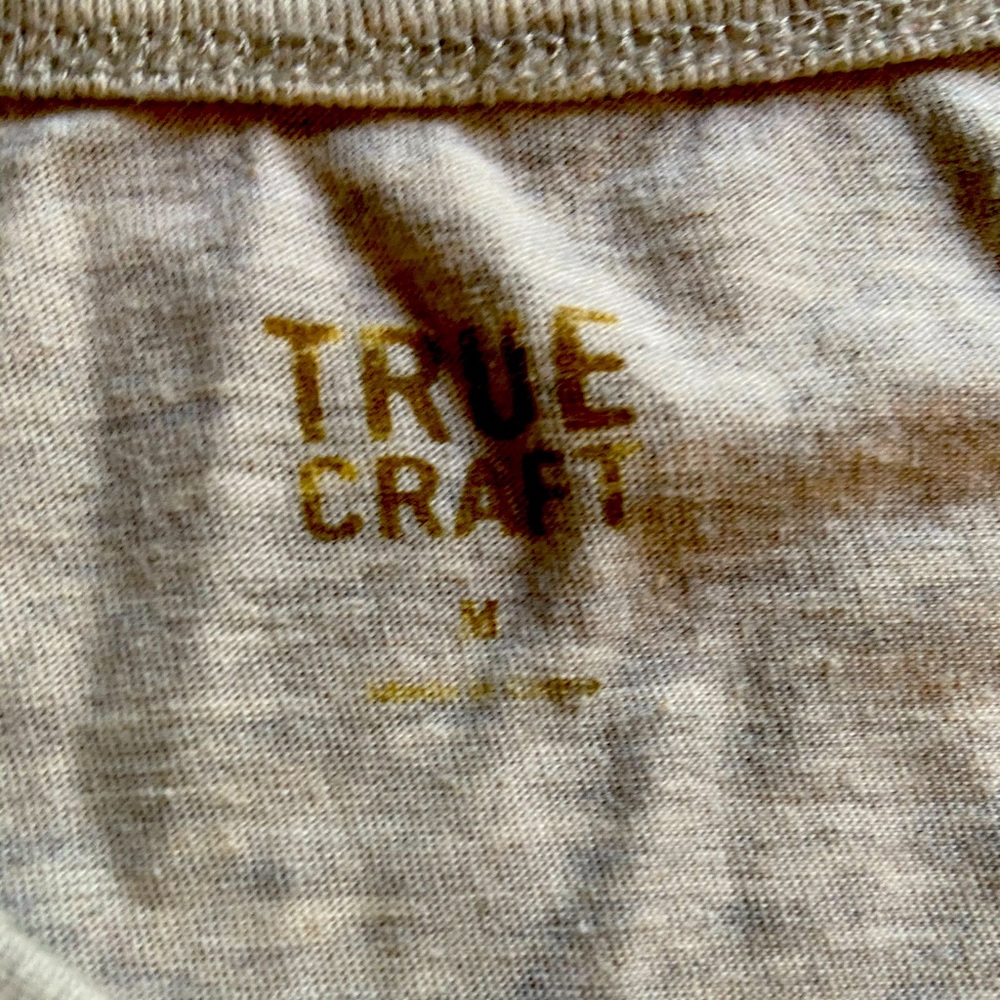COMFY T SHIRT